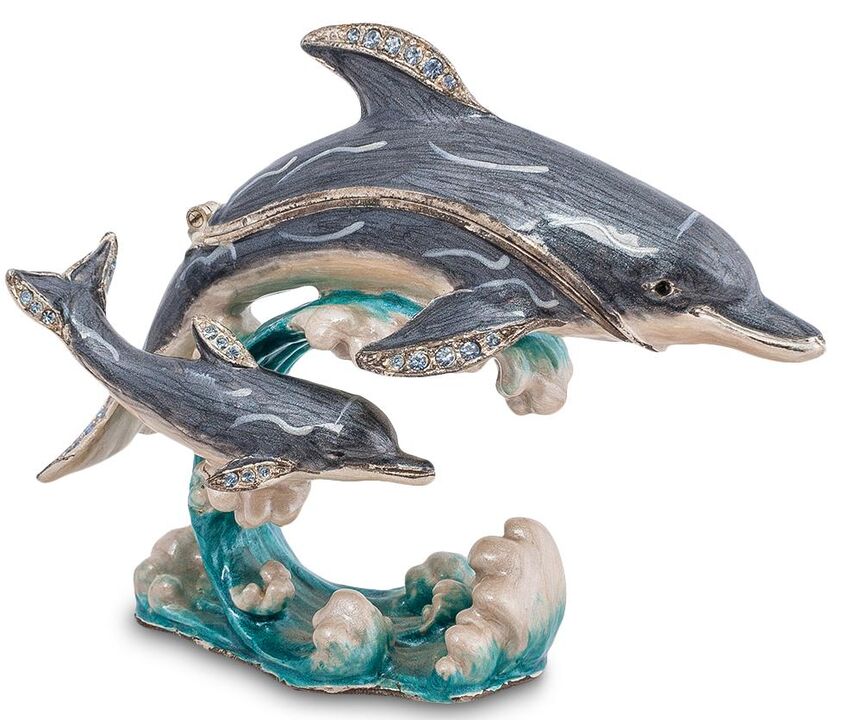 A dolphin figure to attract luck